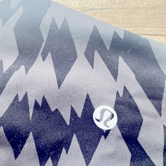LULULEMON - Leggings size 8 black and grey print - Picture 8 of 9